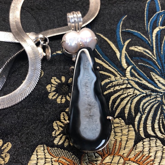 Botswana Agate & Biwa Pearl Pendant - Picture 2 of 4